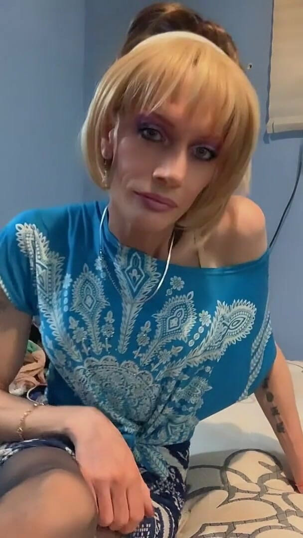 Hot Short Haired Blonde (Vanessa hawks)