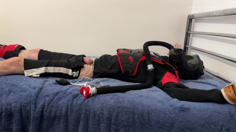 Inmate Cody and SubEdgeX: Il giovane gay in attrezzatura mx viene tormentato