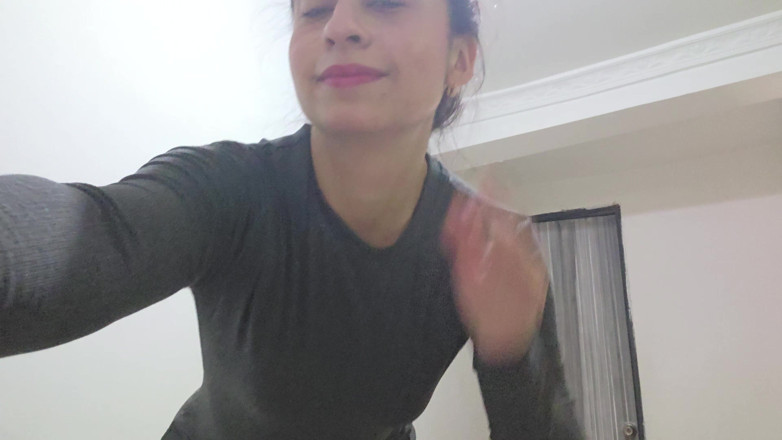 alexia twerk videos: Sesi bugar &amp; gaya gaun angkuh haul grey di rumah