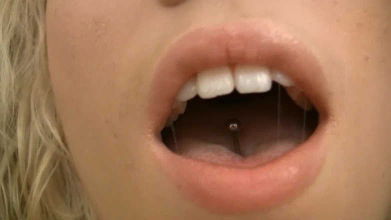 Injoy X: Procace bionda ragazza vuole un vero cazzo nella sua figa