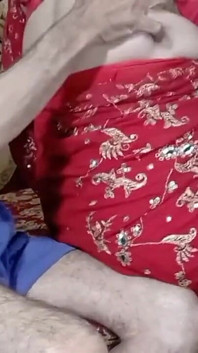 Šukání indického páru Oslavte šukání kundičky ve stylu cowgirl