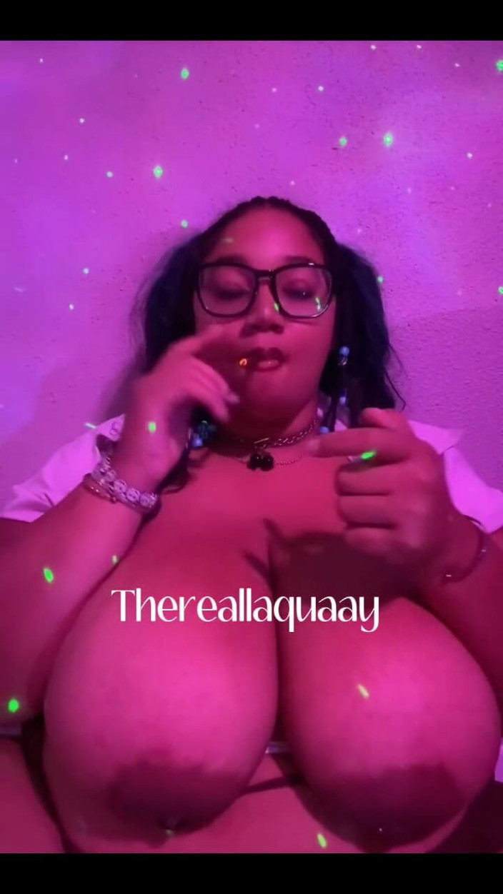 Biggdebbie solo: 3302808922.mp4