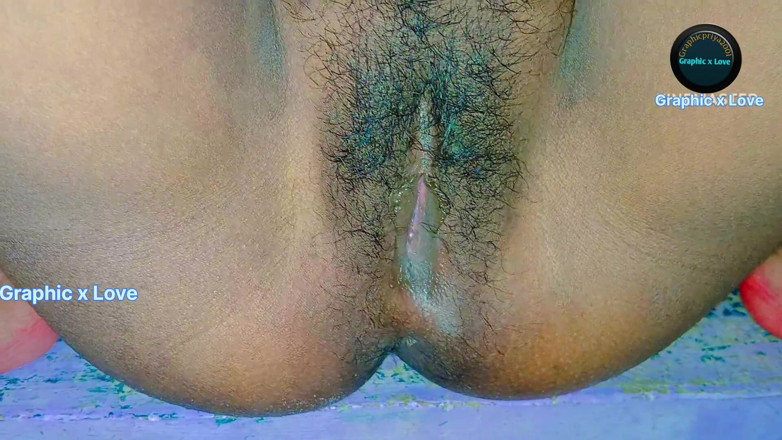 Graphic joy: 매력과 미스터리로 놀리는 걸 좋아하는 대담하고 자신감 넘치는 인도 미녀