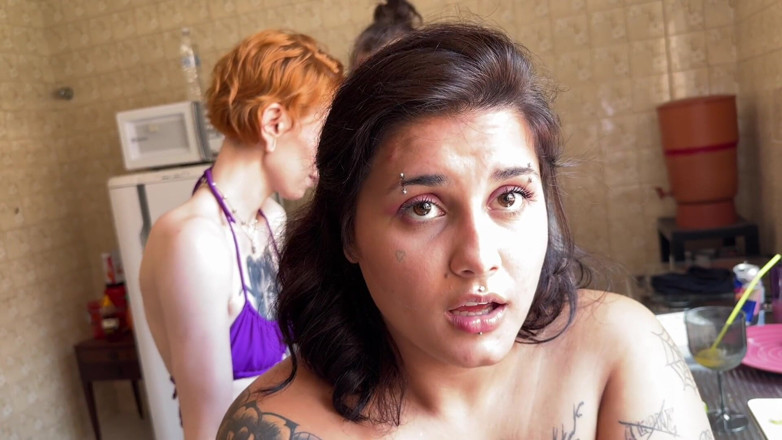 Quente club: The Chubby Girl Invited Her Friends Over for an Afternoon...