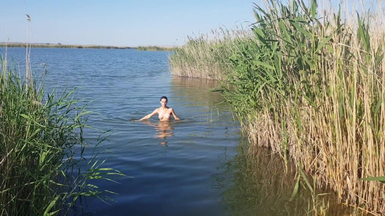 SweetButtocks: The Girl Goes Completely Naked Out of the River
