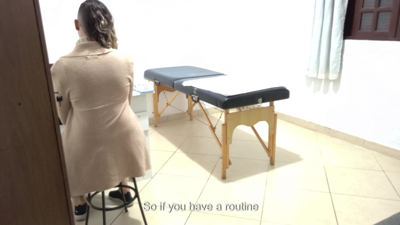 Gabi SweetCouplesStories: Proktolog kabız hastaya anal muayene yapıyor