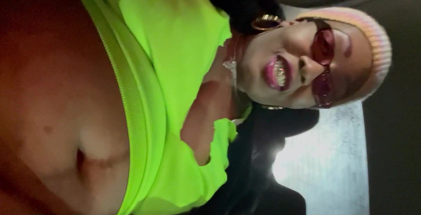 Jayshana Lawton: Tại laundromat