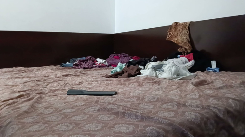 Amateur_MS: Latina seksi mencuba dan memotong pakaian