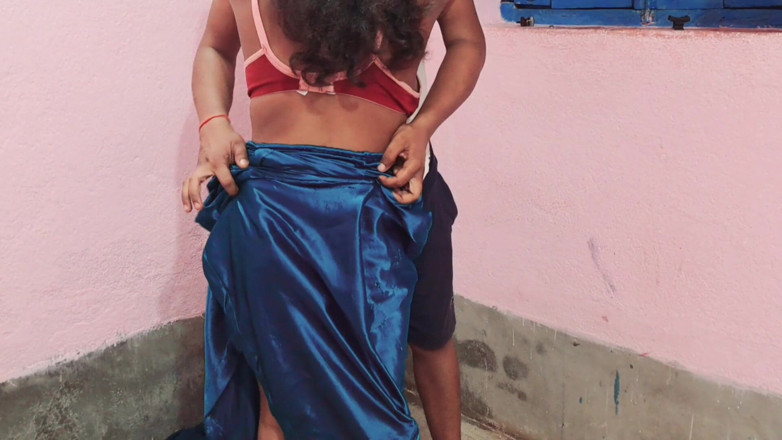 Trilokinath: Une bhabhi desi indienne sexy se fait baiser