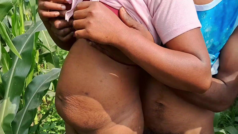 Desi step mom: Caliente esposa - nuevos tres últimos sexo al aire libre