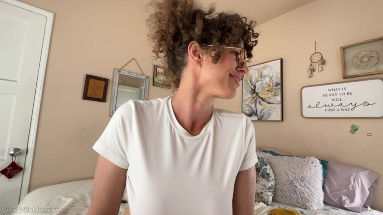 VibeWithMommy: सौतेली मम्मी जोकर कॉलेज आवेदन