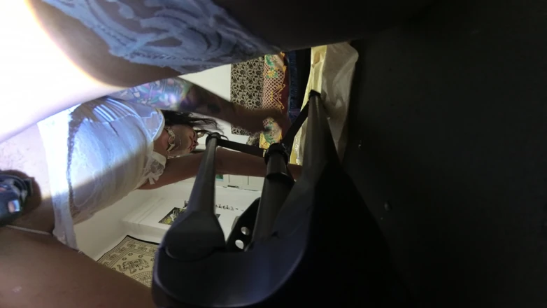 Sisssyl: 用假阳具的丰满屁股