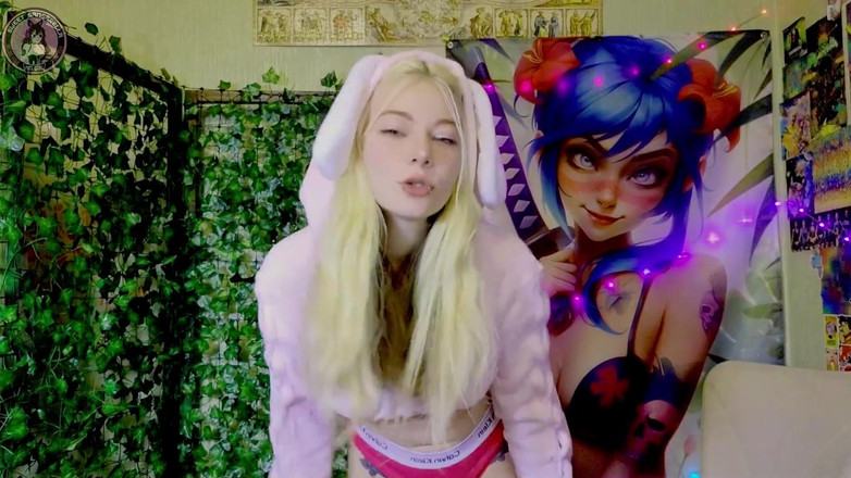 Sweet Sansarella: バニーダンスとフェラチオ