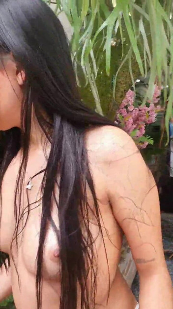 LilithKlain: Me encanta estar mojada y cachonda