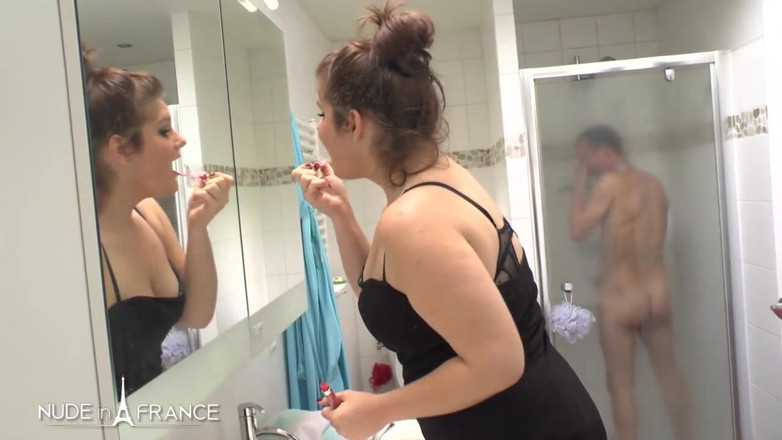 Nude in France: Tânăra brunetă dolofană obraznică în lenjerie este penetrată dur și umplută de...