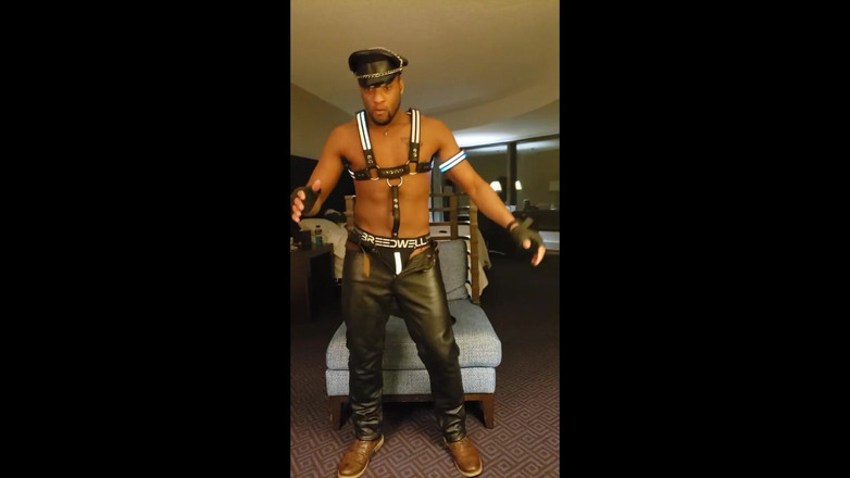 Kennie Jai: Kenniejai bugil dan joget sambil pakai leather