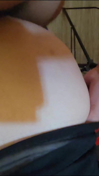 Dojrzały instruktor siłowni pieprzy młode femboy