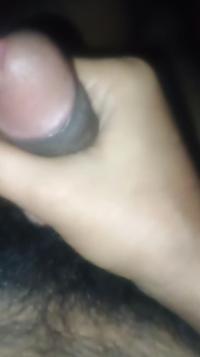 Hot_bobby: Um garoto alemão com tesão domina seu grande pau duro...