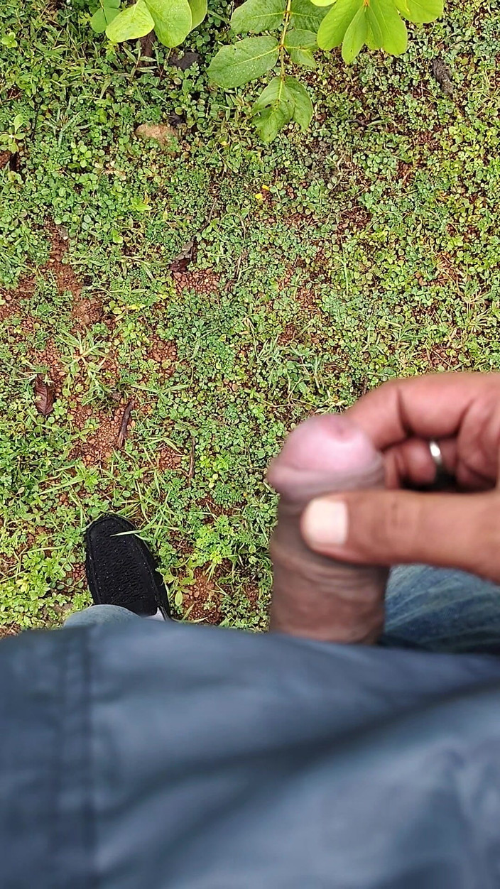 Eroticdick69: 户外自慰