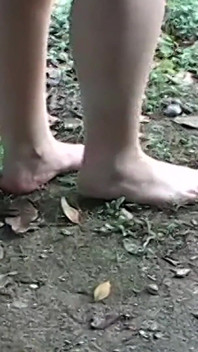 Lamer mis pies sucios y sexy perra - lesbianas dominando pies sucios