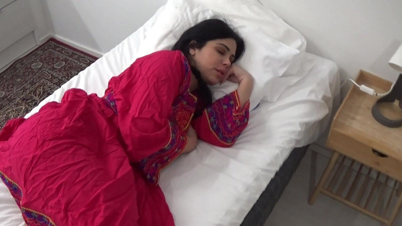 Amateur Homemade Porn: 私のアフガニスタンの大きなお尻継母とのセックス彼女は熱くて美しいです