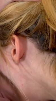 Eli Tetona, blondine mit dicken titten, gibt einen tiefen blowjob und fickt mit Terry Reid