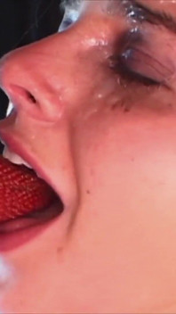 Ensalada de fruta: un sabroso tazón conduce a un dulce anal