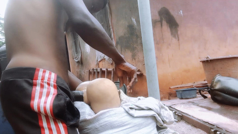 Bangcum8: 没有真正的肛交和阴户的战争性爱