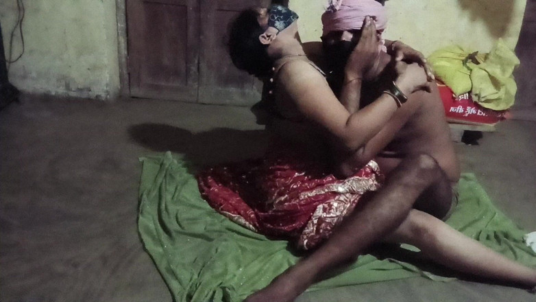 Desi_bhabhi121: Asiatiska par romantik förspel