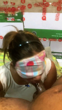 Man kwam net thuis, diep blojob en neukte op zijn hondjes poesje scheten latend
