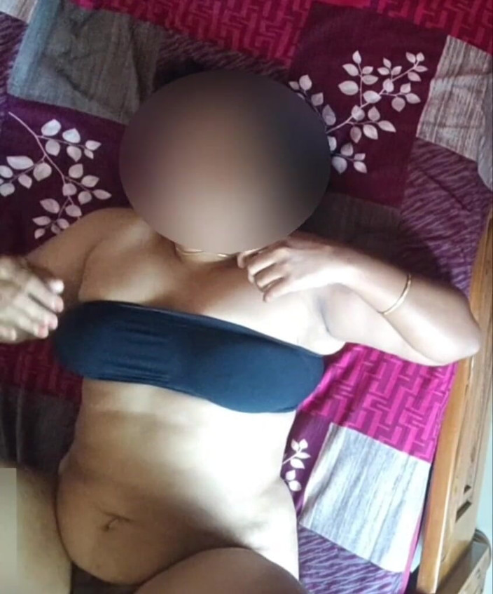 Black & white desicat: Hot Mallu Aunty in Black Tube Top Big Juicy Tits...