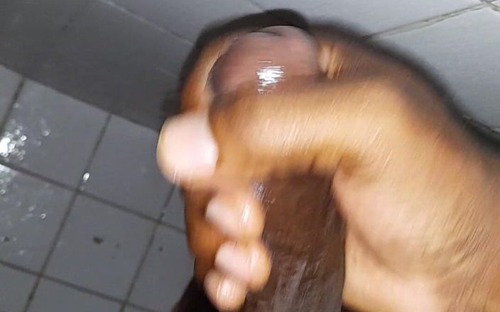Black guy: S3 Ep3 mastürbasyon yapıyor