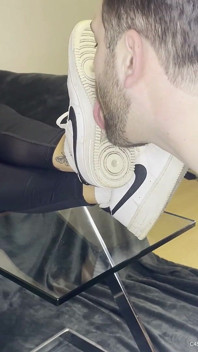 Dirty white sneaker worship - valeria night (parte 1)