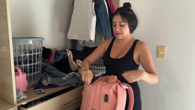 ManuelaAlvarez: O dau afară pe prietena mea sexy din casă, o...