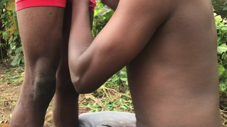 Sexydaddy: Rolníci, kteří mají sex na farmě, si navzájem kouří