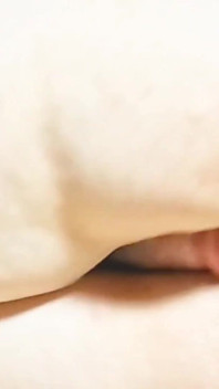 Büyük götlü orta yaşlı seksi kadın dildoyla mastürbasyon yapıyor