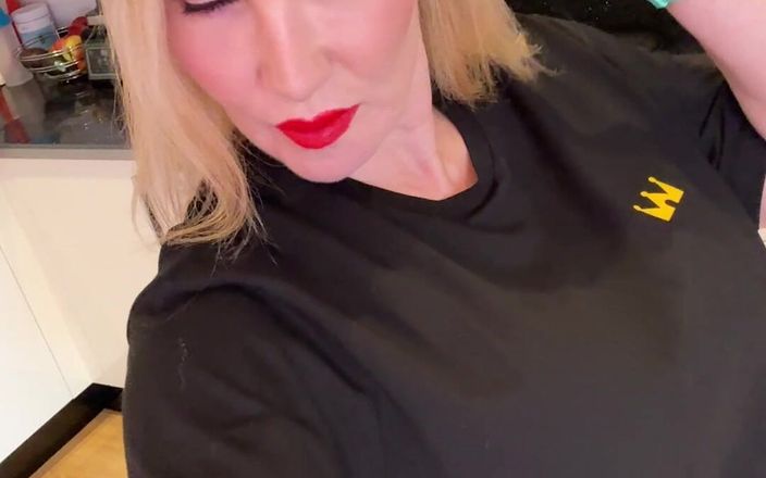 Sophie James: 谢谢你 faphouse 的 T 恤