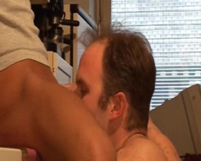 German Full Movies: 红发家庭主妇激烈的阴户冲击特写