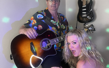 VegasBecky: Groupie dává rockerovi pěkný tip