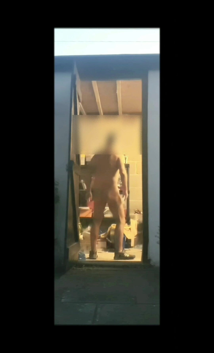 MaleModel: नग्न बागवानी