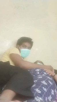 Bà vợ Ấn Độ nóng bỏng đeo mặt nạ cưỡi chồng khó khăn - Video tự chế Desi