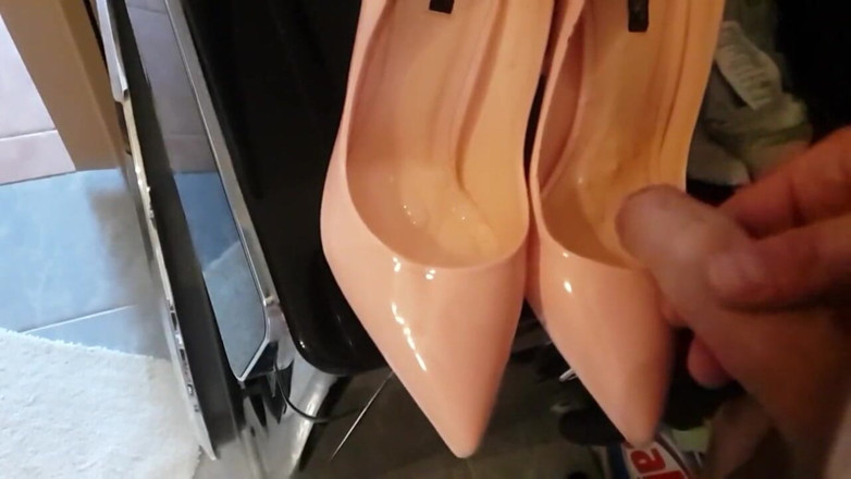 Milosbroz: Cum on new sexy high heels my girl NO AUDIO