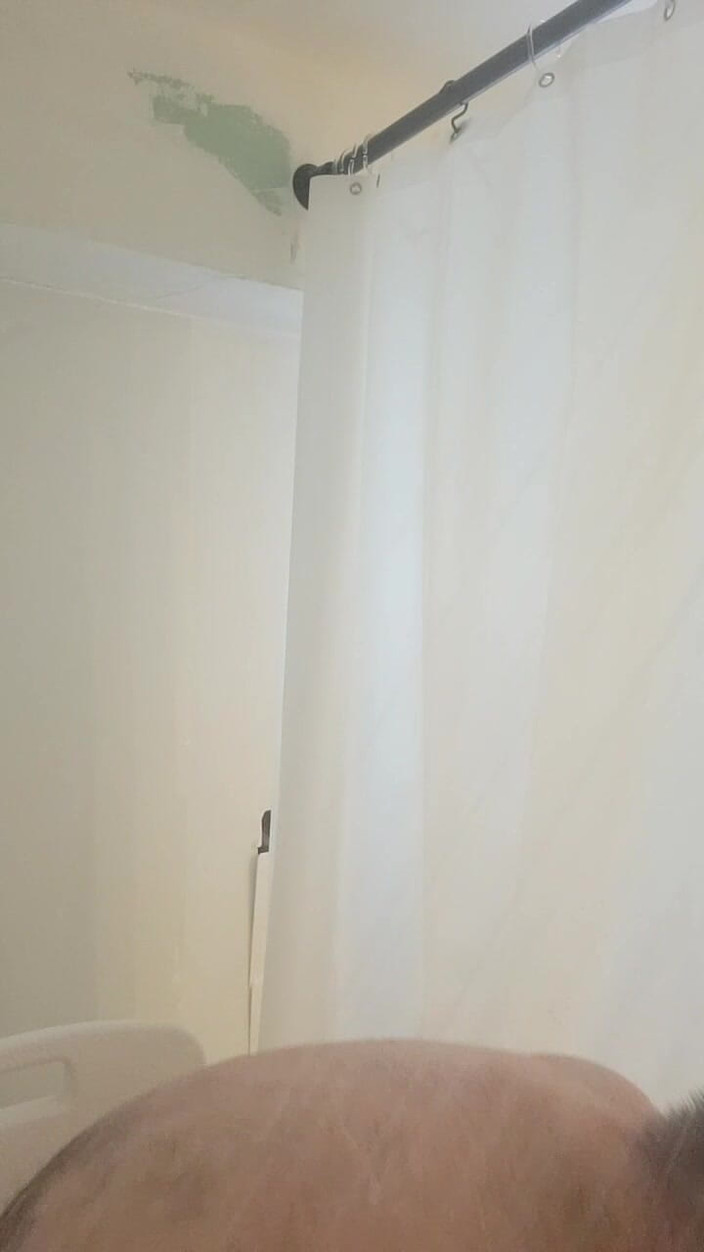 Caressonnous: Duș live pe cam4