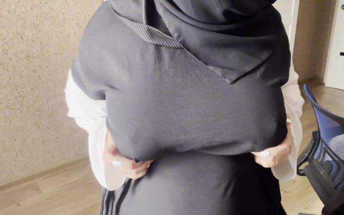 Lux Eva: Mujer musulmana se masturba en hijab