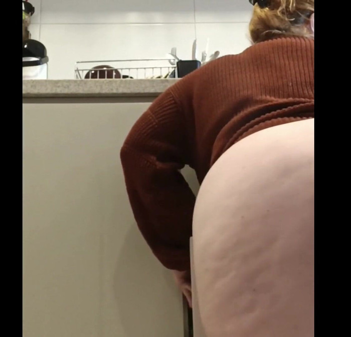 Priscila: Mój młody sąsiad pokazuje się przed kamerą, a następnie wysyła...