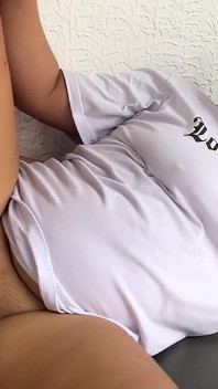 Chị kế của tôi thấy tôi khỏa thân và tôi nhân cơ hội để nói với cô ấy cũng khỏa thân và chúng ta hãy làm tình giàu có