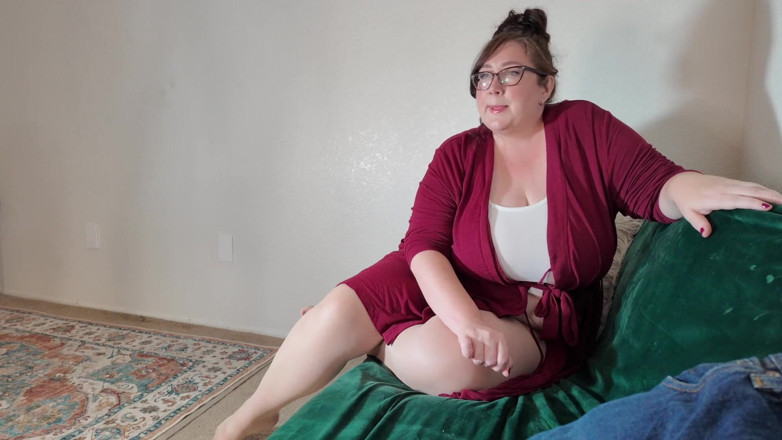 cutejayne: Strumpbyxor MILF granne hjälper dig att koppla av med sin...