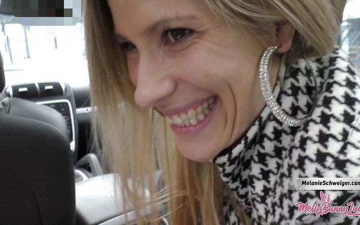 Melanie Schweiger: Blowjob during carwash