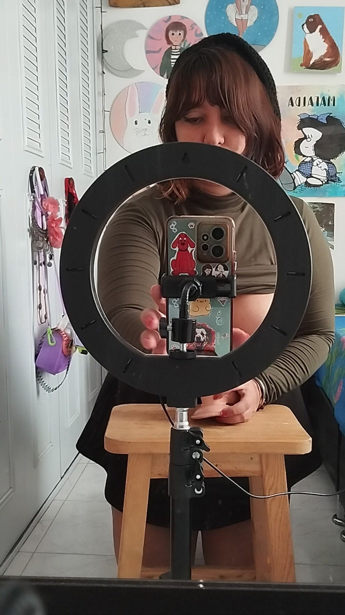 Nana Bela: Sexy vor dem Spiegel