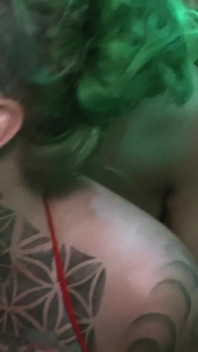 Puta caliente con semen se llena en gangbang